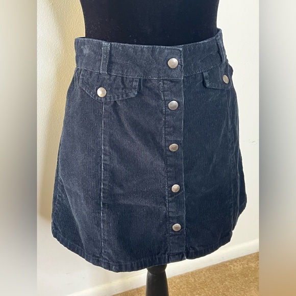 BDG Urban Outfitters black corduroy button front mini skirt medium EUC - Picture 3 of 8
